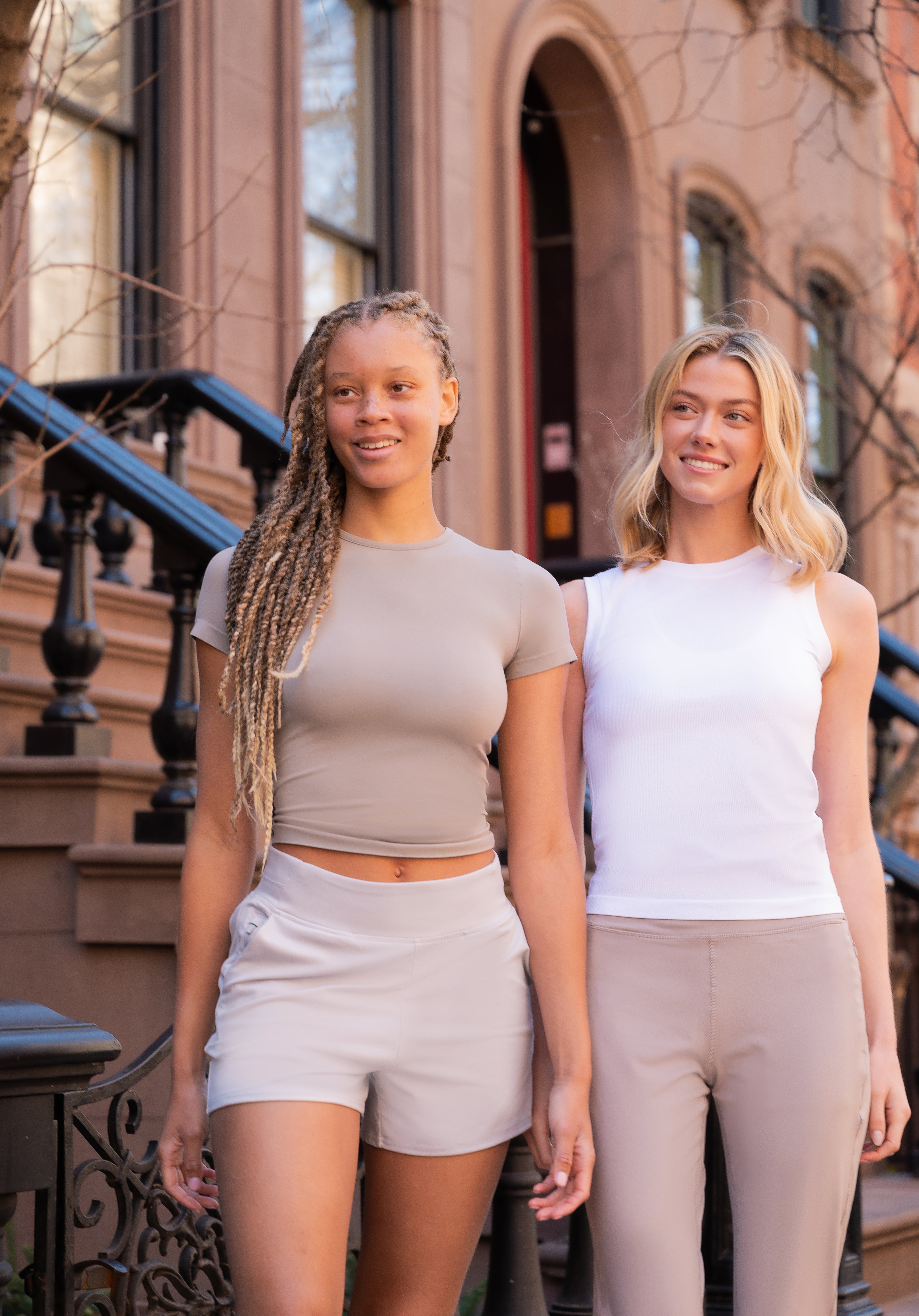 Lux Clean Front Multi Pocket 4" Short