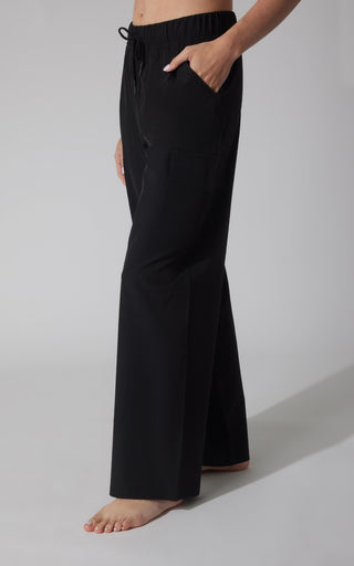 Lightstreme Wide Leg Cargo Pocket Pant