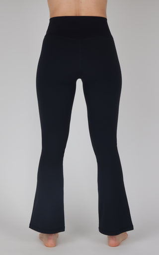 Ultra Lush Madison Elastic Free Crossover V-Back 7/8 Flared Pant