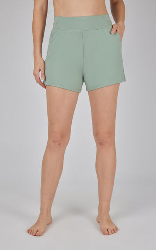 Lux Clean Front Multi Pocket 4" Short