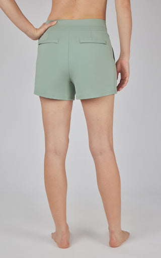 Lux Clean Front Multi Pocket 4" Short