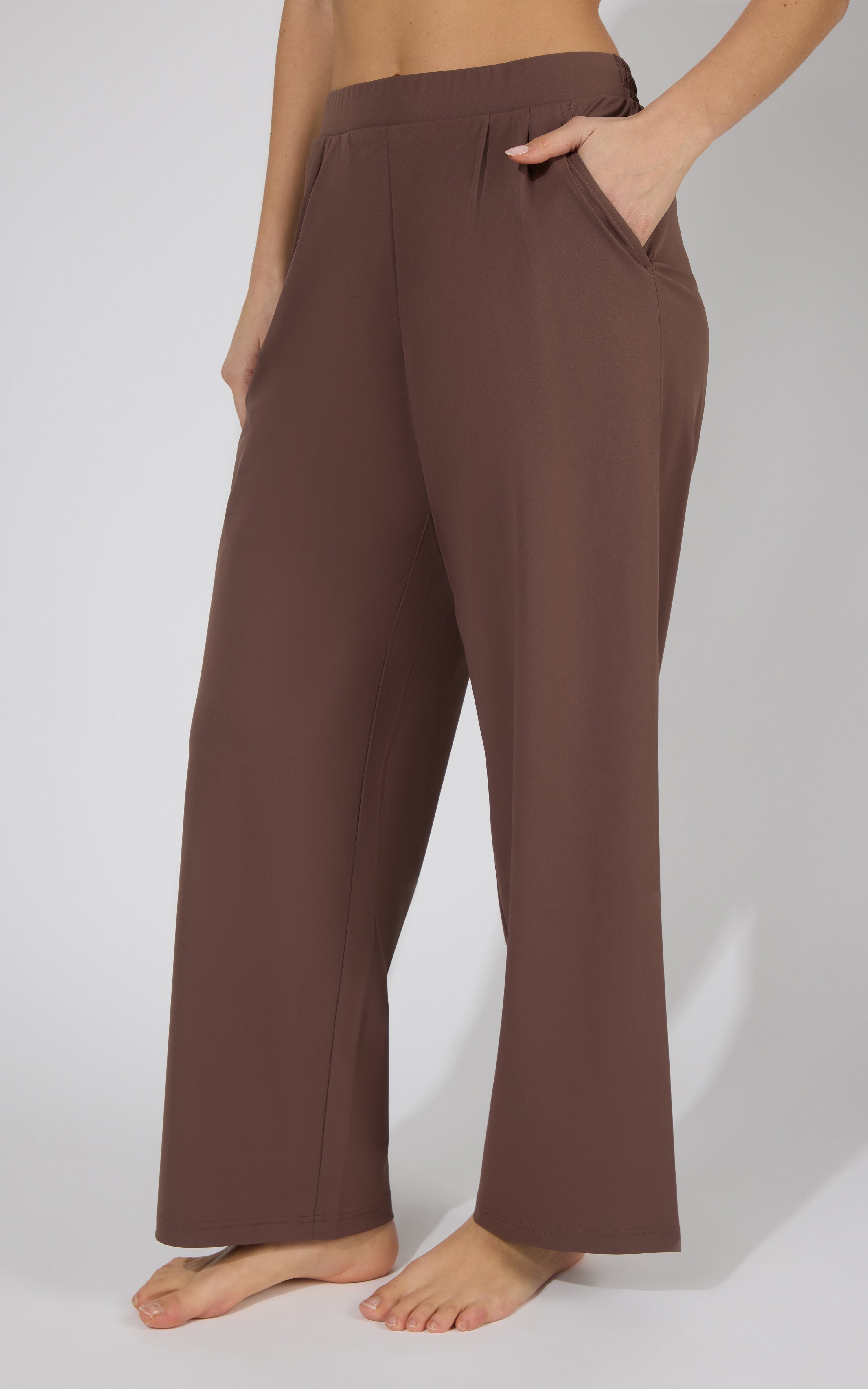 Women's classic brown wide-leg pleated trousers with front pockets and a relaxed fit.