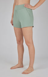 Lux Clean Front Multi Pocket 4" Short