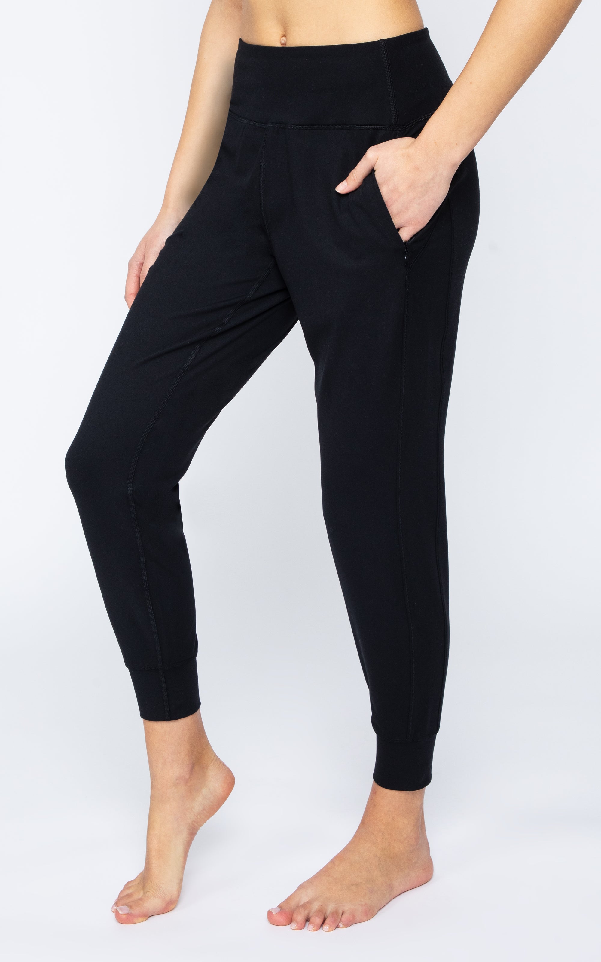 BLACK SILVER HEART INTERLOCK SUMMER JOGGER - BLACK